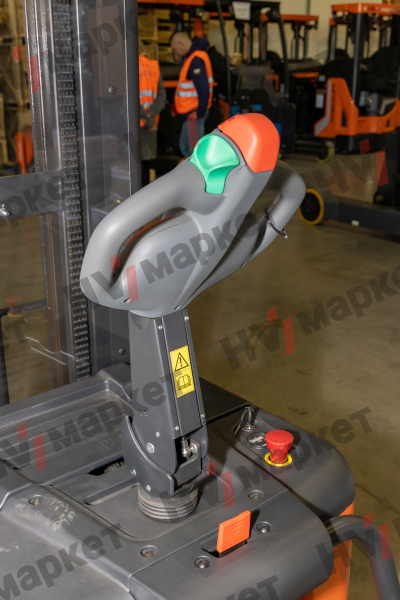 Самоходный штабелер PS15 Triplex mast (FFL, В-4300мм) HV Market