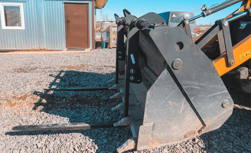 Вилы откидные паллетные Impulse PF2000 на ковш Case 570/580/695 HV Market