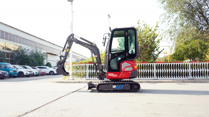 Мини-экскаватор QUADTRAC E22U PRO (2.2т, кабина, A/C, квикаплер, бур, 3 ковша)