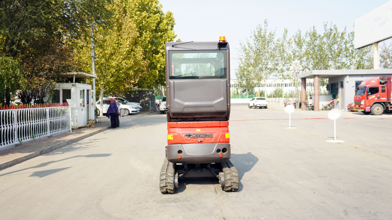 Мини-экскаватор QUADTRAC E22U PRO (2.2т, кабина, A/C, квикаплер, бур, 3 ковша)