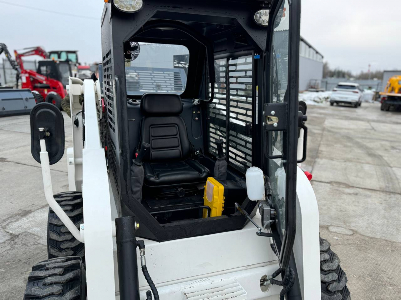 Мини-погрузчик XTRAC S8 (850 кг) HV Market