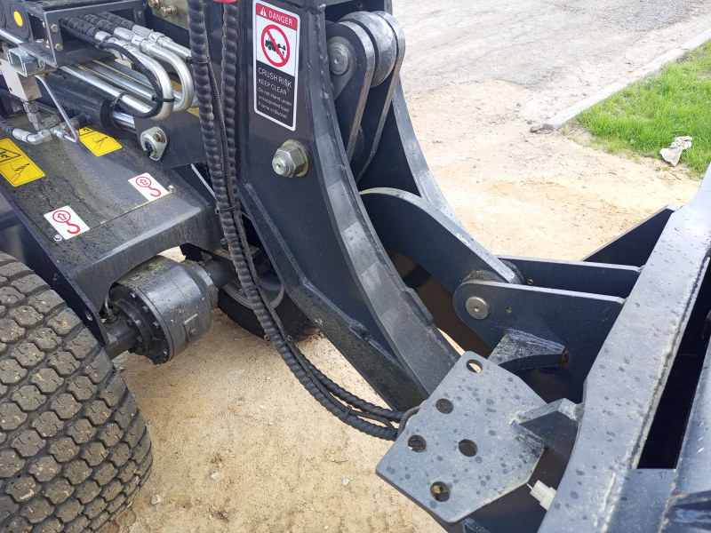 Мини-погрузчик QUADTRAC WL40T (800 кг, телескопическая стрела 3800 мм) HV Market